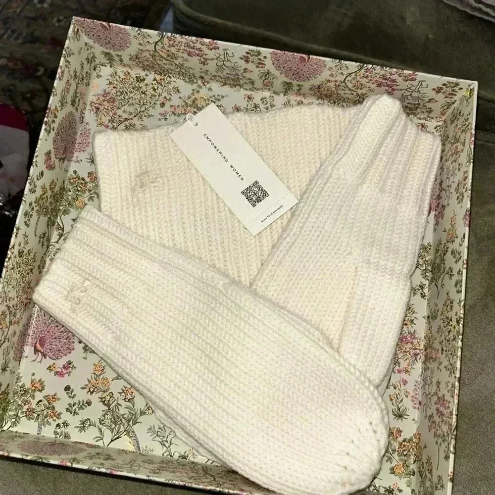 Tory Burch Accessories  Ribbed Merino Mittens And Hat Cream/White Size: Os - Picture 7 of 7